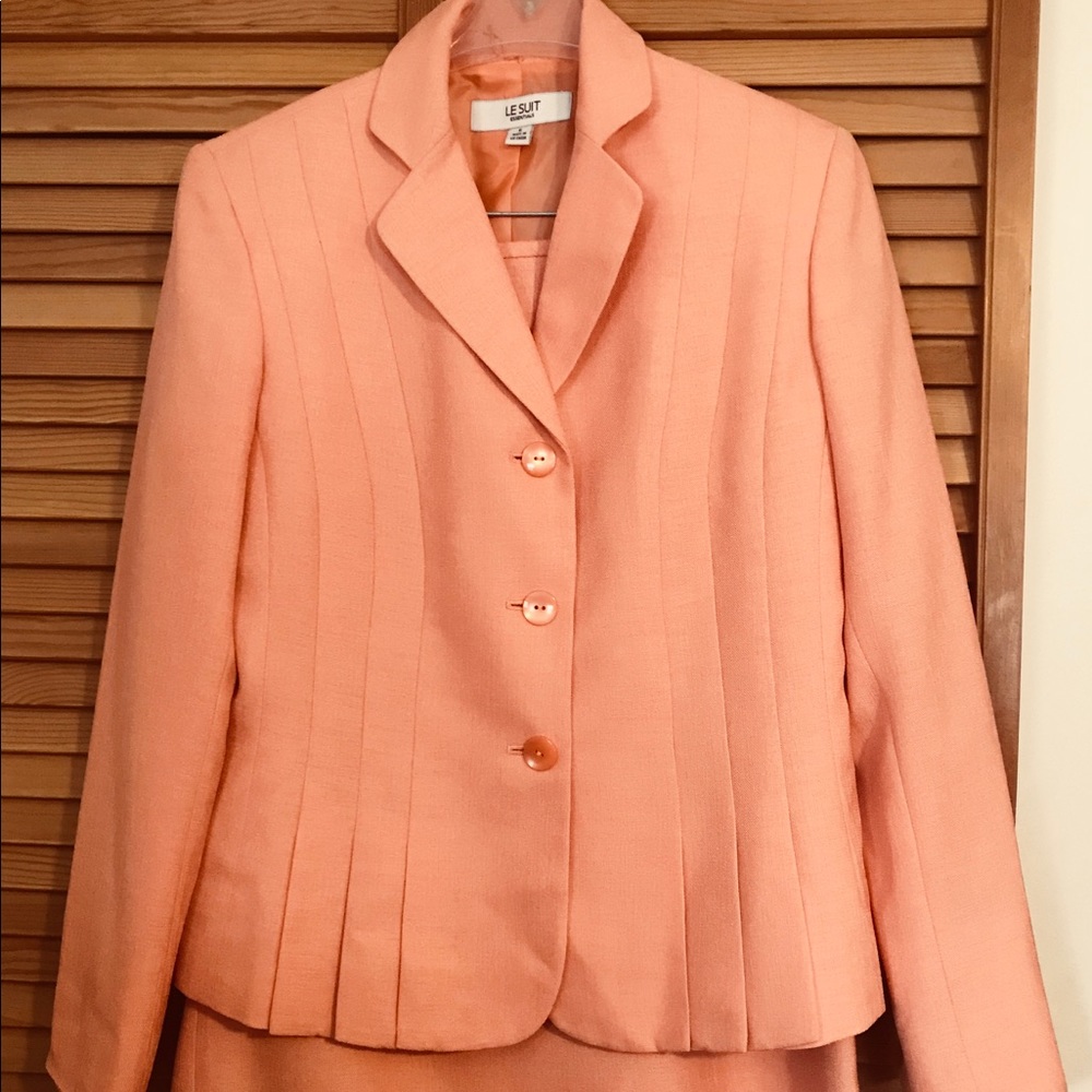 🌸 Beautiful skirt suit size 6 🌸